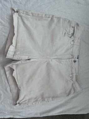 Bandolino Ivory White Denim Shorts